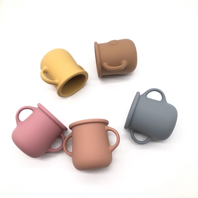 2023 تصميم جديد BPA Free Baby Bear على شكل لطيف لتدريب الطفل من السيليكون على كوب من القش