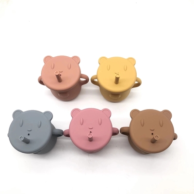 2023 تصميم جديد BPA Free Baby Bear على شكل لطيف لتدريب الطفل من السيليكون على كوب من القش