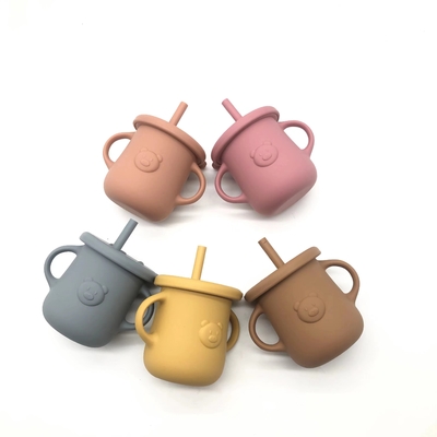 2023 تصميم جديد BPA Free Baby Bear على شكل لطيف لتدريب الطفل من السيليكون على كوب من القش